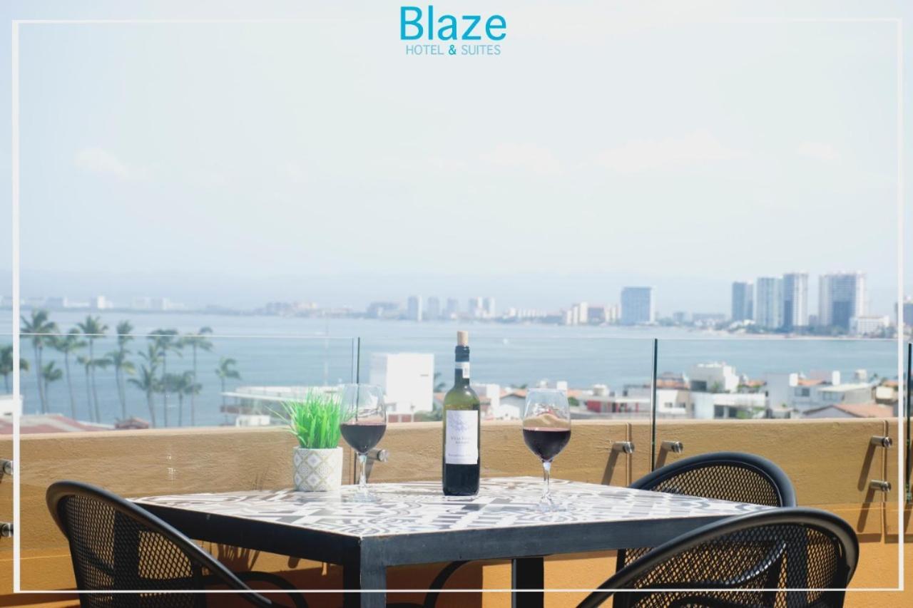 Blaze Hotel & Suites Пуэрто-Вальярта Экстерьер фото